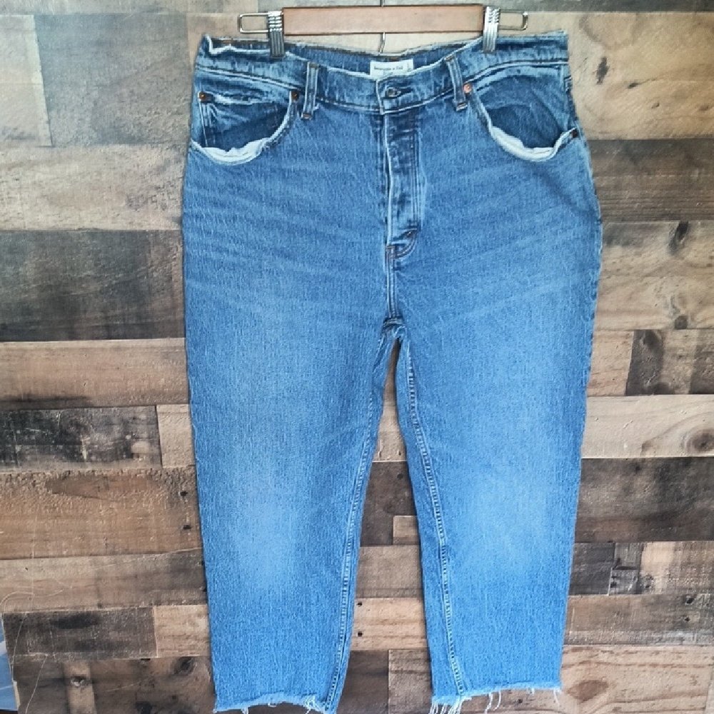 Abercrombie & Fitch The Dad High Rise Raw Hem Light Wash Jeans Sz 32/14 Cropped
